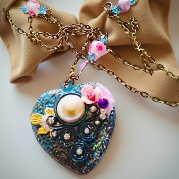 Handcrafted Heart Necklace with Handcrafted chain - Picture 12 of 15